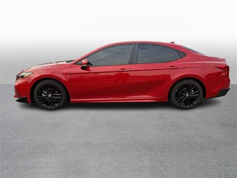 Used 2025 Toyota Camry SE image 7