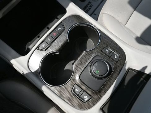 Used 2020 GMC Acadia SLT FWD image 31