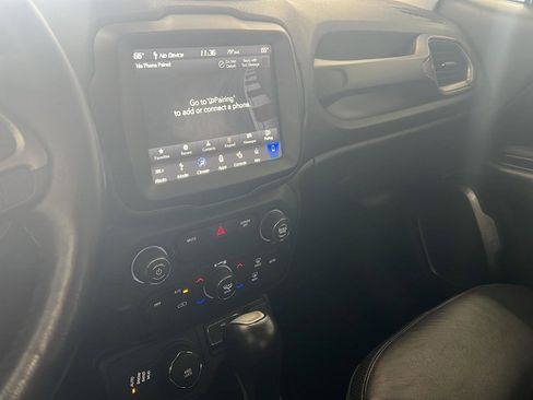 Used 2019 Jeep Renegade Limited w/ UConnect 8.4 Nav Group image 10