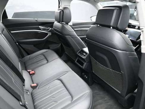 Used 2019 Audi e-tron Prestige w/ Prestige Package image 35