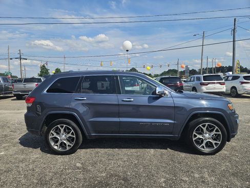 Used 2019 Jeep Grand Cherokee Overland RWD image 4
