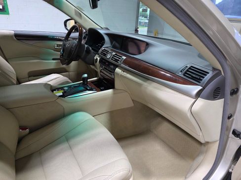 Used 2013 Lexus LS 460 w/ Comfort Pkg RWD image 24