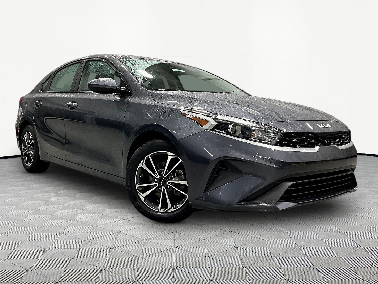 Used 2023 Kia Forte LXS FWD image 3