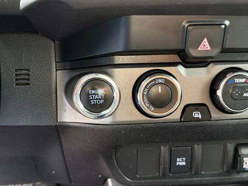 Used 2021 Toyota Tacoma TRD Sport AWD/4WD image 17