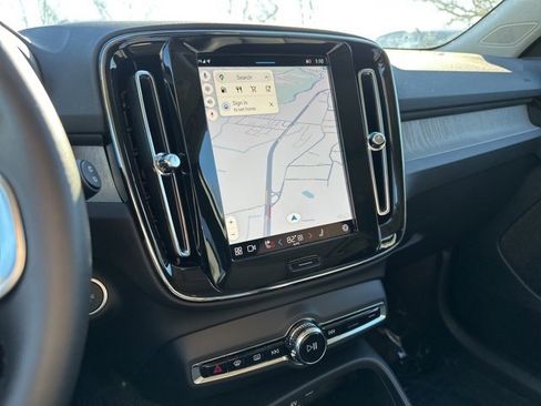 Certified 2025 Volvo XC40 B5 Core image 22