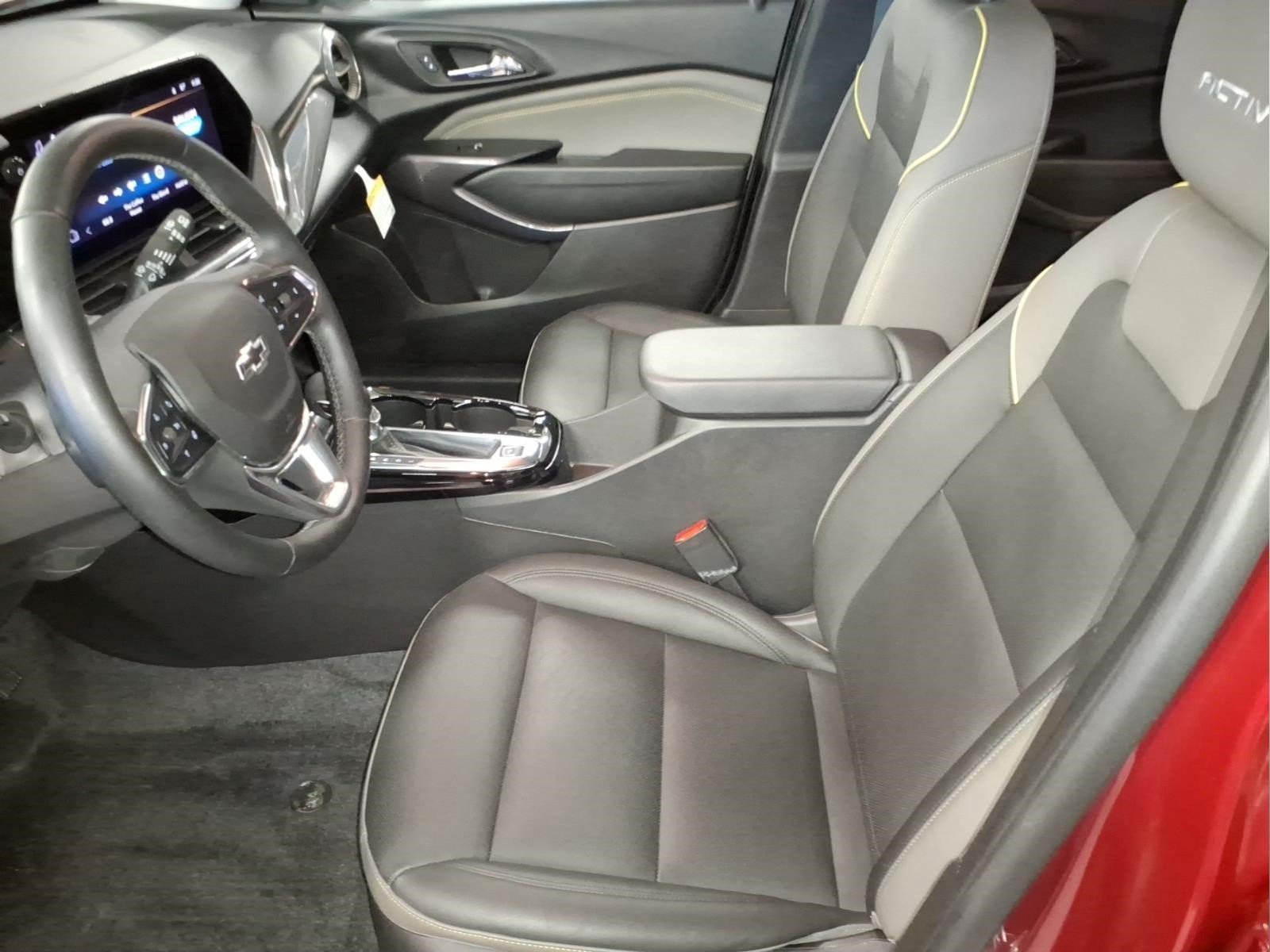 Used 2024 Chevrolet Trax ACTIV w/ Sunroof Package FWD image 8