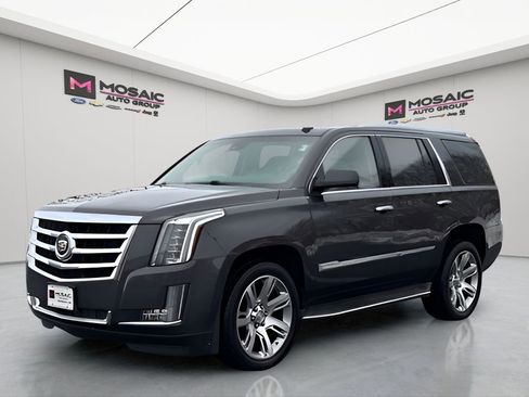 Used 2015 Cadillac Escalade Luxury image 8