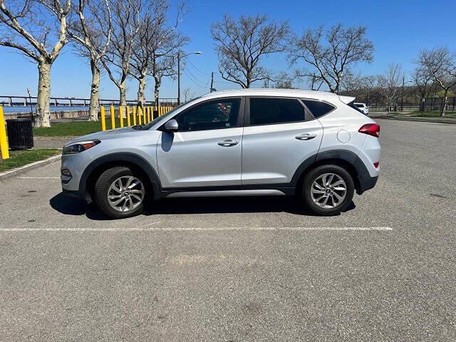 Used 2017 Hyundai Tucson SE w/ SE Popular Package 02 AWD/4WD image 4