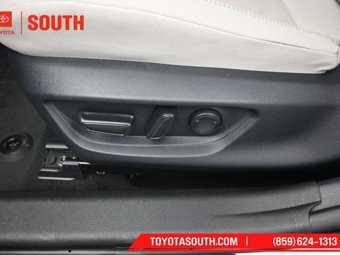Used 2025 Toyota Camry XLE AWD/4WD image 22