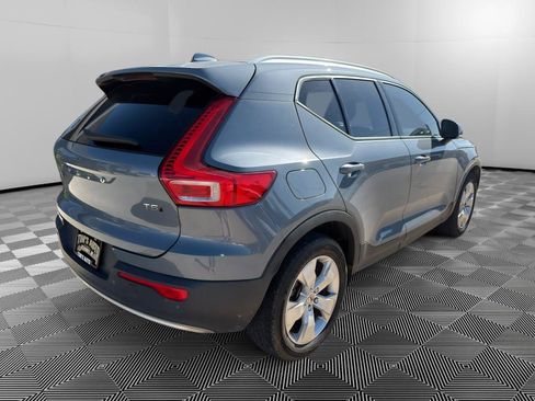 Used 2021 Volvo XC40 T5 Momentum AWD/4WD image 3