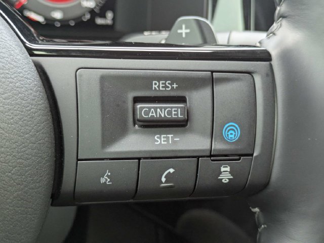 Used 2025 Nissan Pathfinder Platinum w/ Black Appearance Package FWD image 27