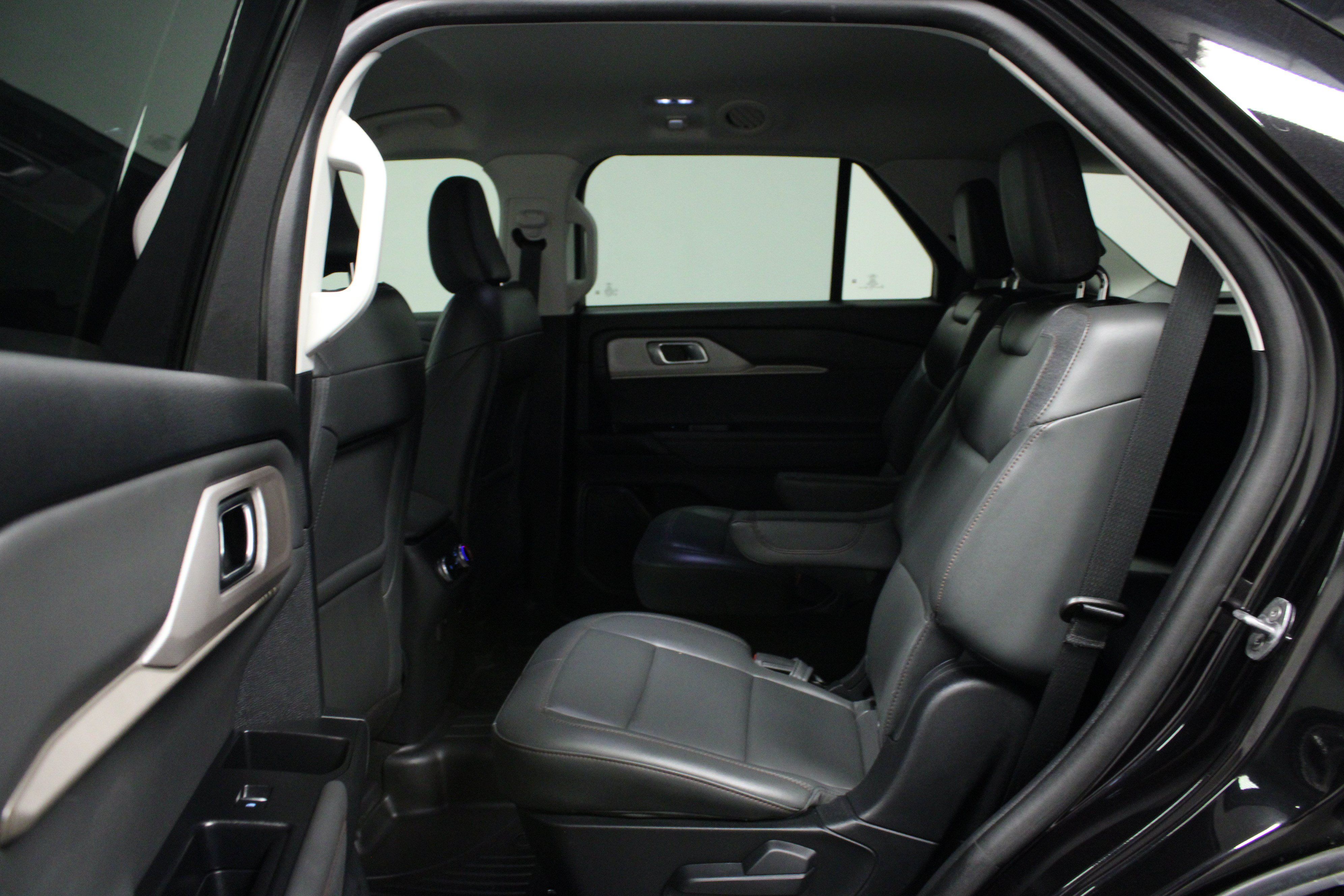 Used 2025 Ford Explorer Active w/ Active Comfort Package AWD/4WD image 13