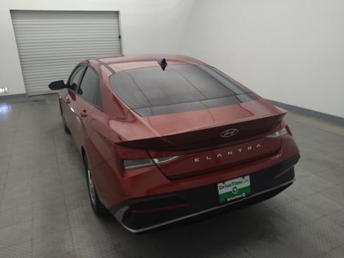 Used 2025 Hyundai Elantra SE FWD image 6