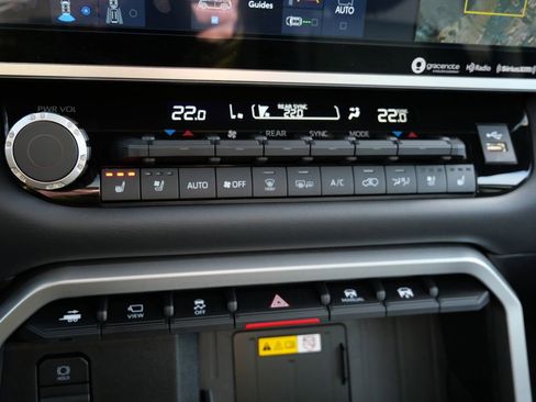 Used 2024 Toyota Sequoia Platinum image 53