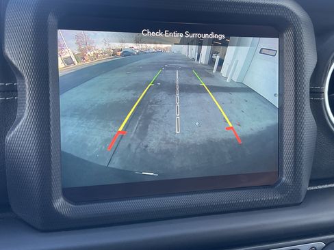 Used 2018 Jeep Wrangler Unlimited Sahara image 14