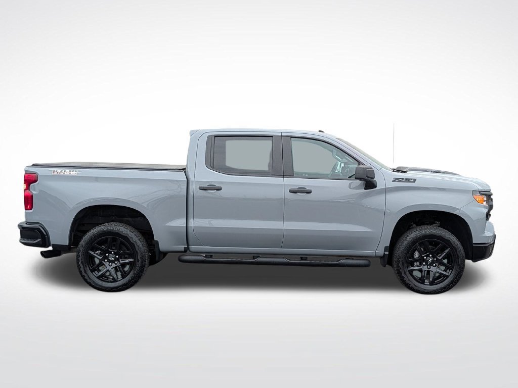 Used 2025 Chevrolet Silverado 1500 Custom Trail Boss w/ Turbomax Blackout Package AWD/4WD image 2