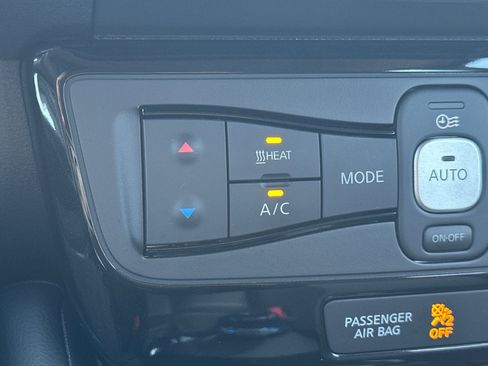 Certified 2024 Nissan Leaf SV Plus image 30