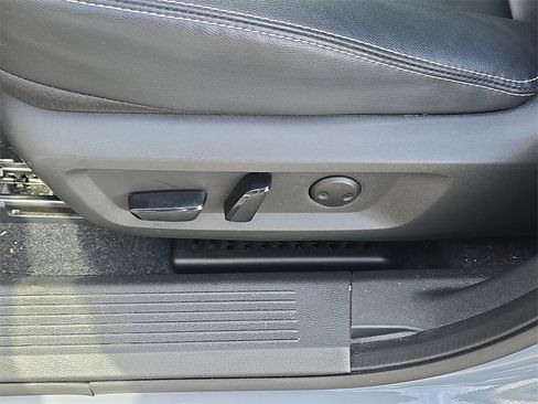 Used 2023 Nissan Rogue SL w/ SL Premium Package image 17