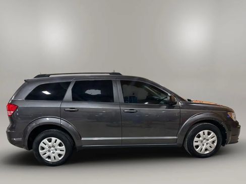 Used 2020 Dodge Journey SE w/ SE Popular Equipment Group image 3