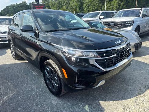 Used 2026 Kia Seltos LX FWD image 2
