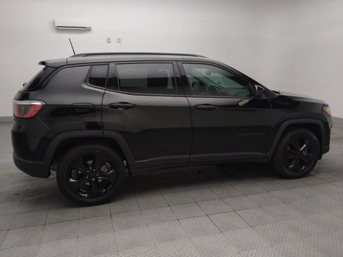 Used 2019 Jeep Compass Latitude FWD image 10