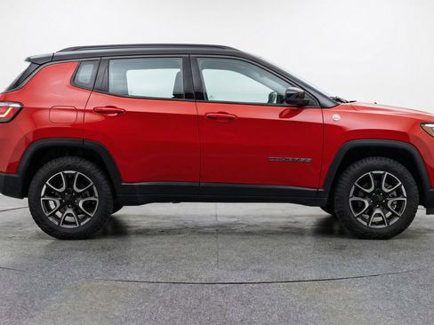 Used 2025 Jeep Compass Trailhawk AWD/4WD image 11