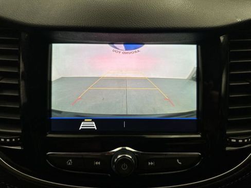 Used 2022 Chevrolet Trax LT w/ LT Convenience Package image 24