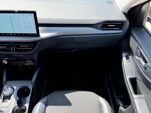 Used 2025 Ford Escape SE FWD image 12