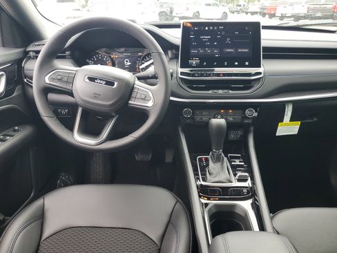 New 2026 Jeep Compass Latitude image 11