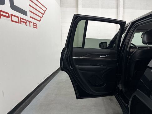 Used 2023 Jeep Grand Cherokee Limited w/ Black Appearance Package AWD/4WD image 52