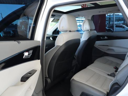 Used 2016 Kia Sorento SX image 28