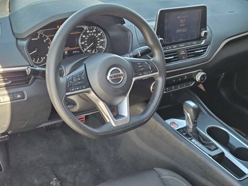 Used 2022 Nissan Altima 2.5 SV image 2