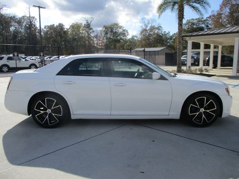 Used 2014 Chrysler 300 S image 8