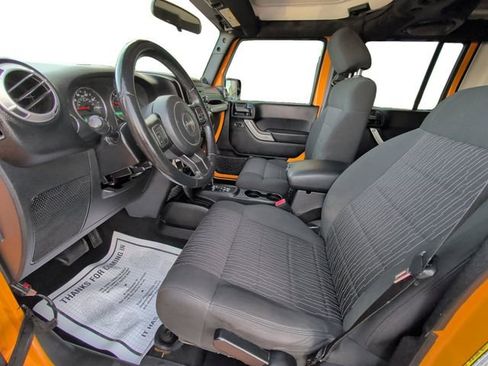 Used 2012 Jeep Wrangler Unlimited Sahara AWD/4WD image 9