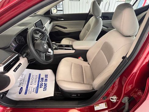 Used 2025 Nissan Altima 2.5 SV FWD image 16