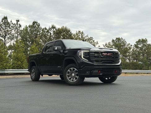 Used 2024 GMC Sierra 1500 AT4 w/ Technology Package AWD/4WD image 2