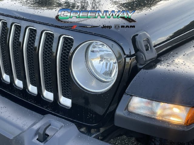 Used 2018 Jeep Wrangler Unlimited Sahara AWD/4WD image 6