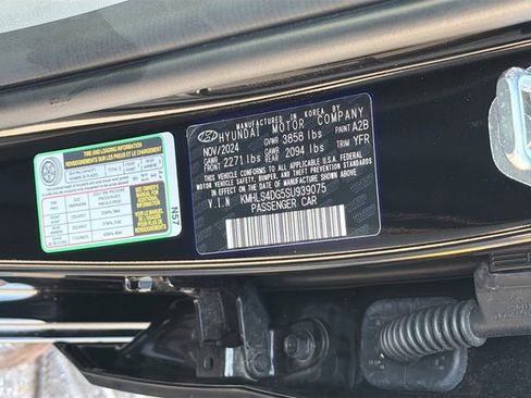 Certified 2025 Hyundai Elantra SEL image 31