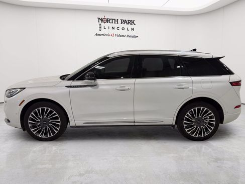 Used 2020 Lincoln Corsair Reserve w/ Equipment Group 201A AWD/4WD image 2