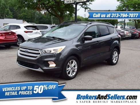 Used 2018 Ford Escape SE FWD image 1