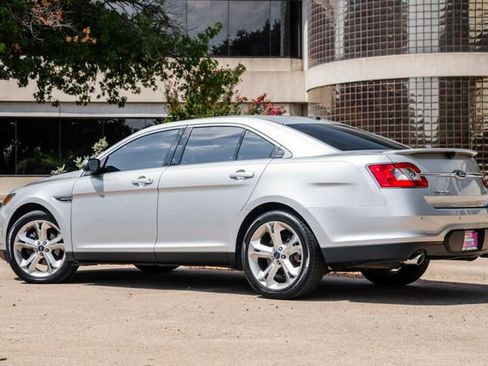 Used 2010 Ford Taurus SHO image 5
