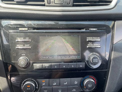 Used 2015 Nissan Rogue S AWD/4WD image 23