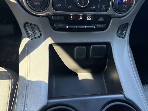 Used 2018 Chevrolet Suburban LT w/ Luxury Package RWD image 20