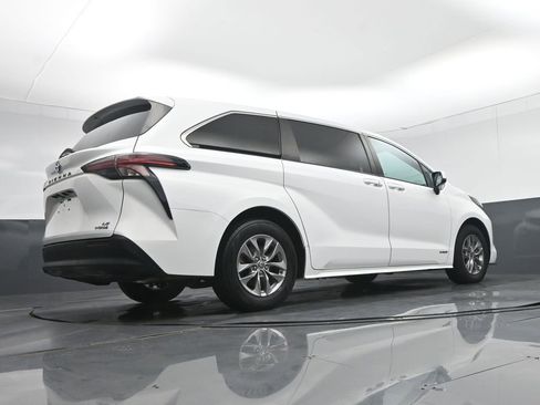 Used 2021 Toyota Sienna LE image 63
