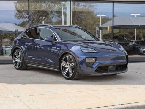 New 2025 Porsche Macan 4S Electric image 7