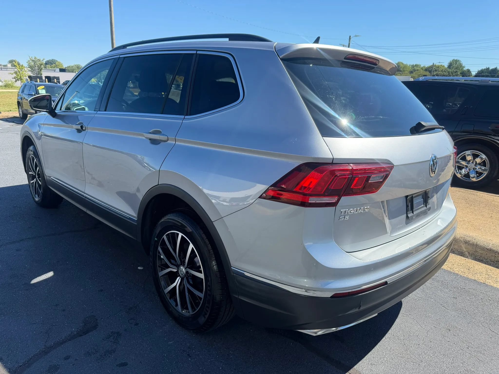 Used 2021 Volkswagen Tiguan SE FWD image 5