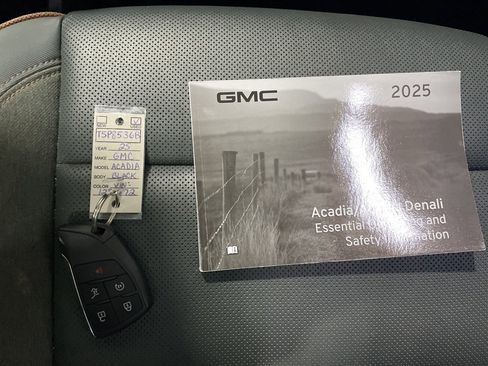 Used 2025 GMC Acadia AT4 w/ Luxury Package image 21