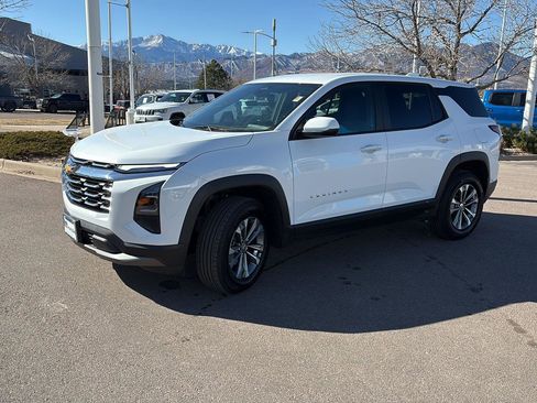 Used 2025 Chevrolet Equinox LT image 3