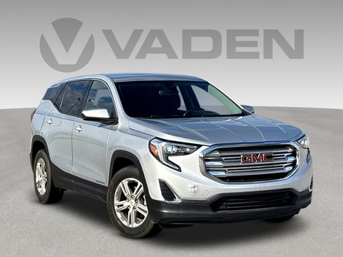 Used 2020 GMC Terrain SLE image 1