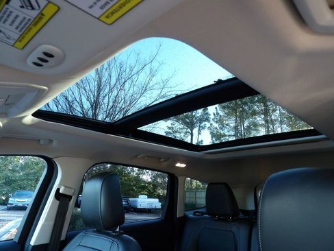 Used 2019 Ford Escape Titanium image 15